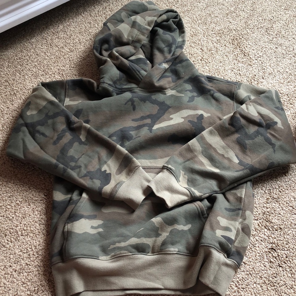 Aritzia Camo Cropped Sweatshirt